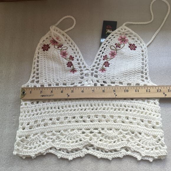 Delias Crochet Halter Top Women XXS White Floral Embroiderd Dolls Kill Festival - Picture 4 of 8